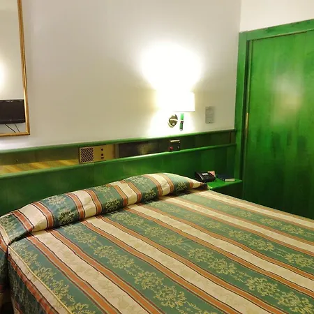 ホテル Hotel Lodi ロディ