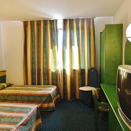 Hotel Hotel Lodi 4*