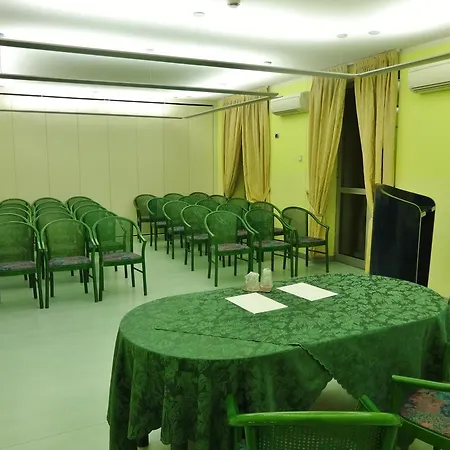 ホテル Hotel Lodi 4*